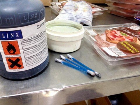 frigorifico-podera-ter-portas-reabertas-1 Na empresa, os fiscais encontraram vários produtos utilizados para apagar as datas de validade das embalagens - Foto:Gabriel Felipe/Divulgação/Notisul