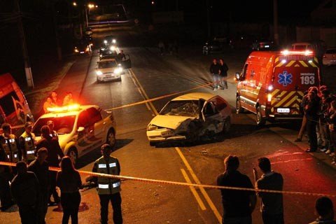 homem-perde-a-vida-na-sc-108-1 O motorista do Gol, Giovani Canarin, 38 anos, não resistiu aos ferimentos e morreu no local - Foto:Samuel Madeira/Sul in Foco/Divulgação/Divulgação/Notisul