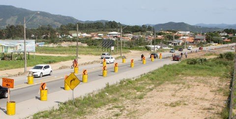  O desvio foi organizado nas proximidades do prédio da Justiça Federal, em Laguna  -  Foto:Marco Bocão/Prefeitura de Laguna/Divulgação