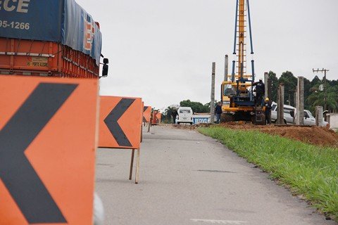  Os trabalhos começaram com a cravação de estacas no lado direito da rodovia, sentido sul  - Foto:Muriel Albonico/Dnit-SC/Divulgação/Notisul