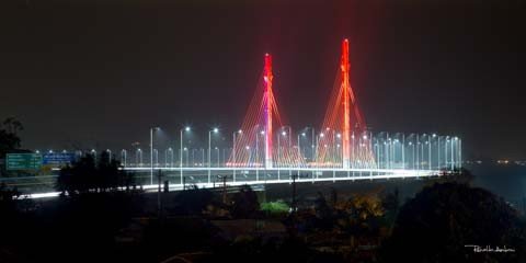 conta-de-luz-nao-e-paga-ha-quatro-meses-1 Um dos cartões postais do sul do Brasil, a Ponte Anita Garibaldi, pode deixar de ser iluminada no próximo ano se não forem quitados os débitos das faturas de energia - Foto:Ronaldo Amboni/Divulgação/Notisul