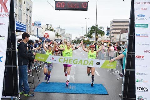 corrida-solidaria-reune-mais-de-400-atletas-1 Foram premiados os cinco primeiros colocados em cada categoria - Fogaça Comunicação/Divulgação/Notisul