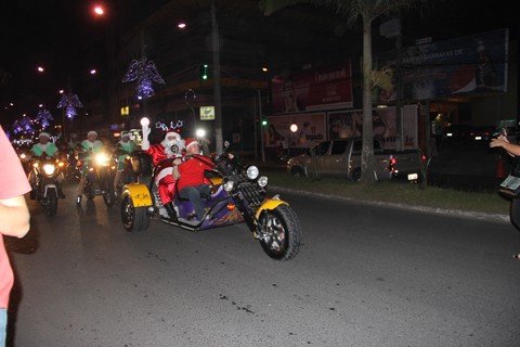 desfile-marcara-chegada-do-papai-noel-1 No ano passado o Papai Noel chegou de motocicleta - Foto:Letícia Matos/Notisul