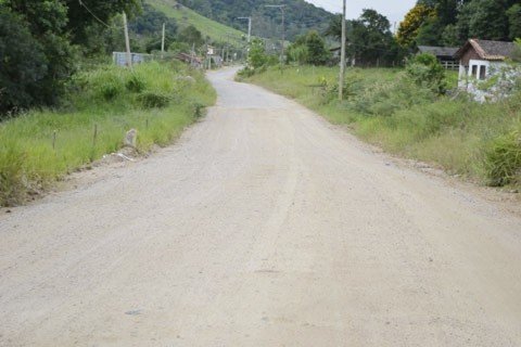 Com 700 metros de extensão, este é o último trecho de estrada de chão na rodovia Serramar  -  Foto:Divulgação/Notisul