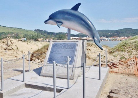 monumento-ao-boto-sera-inaugurado-1 Os botos são declarados em lei como patrimônio natural de Laguna - Foto:Celso Fernandes/Prefeitura de Laguna/Divulgação/Notisul