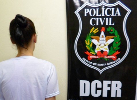 mulher-e-condenada-por-trafico-1 A mulher cumprirá a pena inicial, em regime fechado de cinco anos e oito meses, pelo crime de tráfico de drogas - Foto:DCFR de Tubarão/Divulgação/Notisul