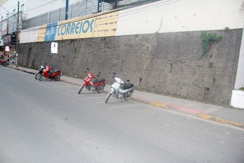 muro-dos-correios-e-discutido-em-reuniao-1 Desde 2001 soluções têm sido procuradas para o problema gerado pelo muro - Foto:Jailson Vieira/Notisul