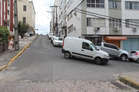 novas-alteracoes-estao-previstas-1 Até o próximo mês, a Rua da Piedade terá o sentido alterado no trecho próximo à Catedral Diocesana - Foto:Silvana Lucas/Notisul
