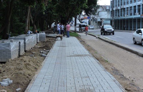 pavimentacao-da-beira-rio-e-iniciada-1 A previsão é que a obra deve ser concluída até o fim de janeiro - Foto:Prefeitura de Tubarão/Divulgação/Notisul
