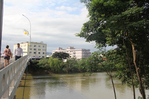 Conforme os representantes do comitê local o Rio Tubarão é poluído há décadas e segue com as mesmas interferências e com agravantes dos acidentes ambientais   -  Foto:Silvana Lucas/Notisul