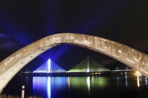 juiz-determina-que-prefeitura-pague-a-conta-1 A conta de energia elétrica da gigante estaiada é orçada em R$ 12 mil mensais. - Foto: Elvis Palma/Divulgação/Notisul.