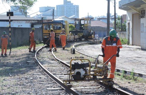 obra-esta-em-execucao-1 As obras na avenida Marcolino Martins Cabral terão extensão de 968,41 metros quadrados de área asfaltada. - Foto: Christian Ayala/Prefeitura de Tubarão/Divulgação/Notisul.