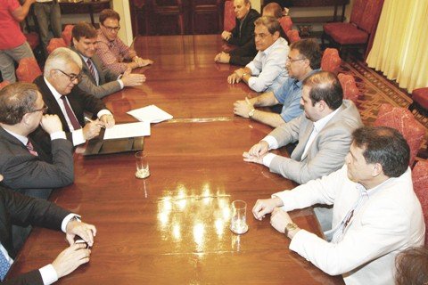 protocolo-de-intencao-e-assinado-1 Um protocolo de intenções para a construção de um terminal de regaseificação foi assinado. - Foto: James Tavares/Governo SC/Divulgação/Notisul.