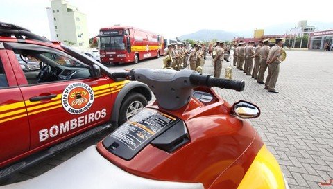 O 8º Batalhão de Bombeiros Militar (BBM), em Tubarão, disponibilizará mais de 120 guarda-vidas diariamente no litoral. - Foto: James Tavares/Secom/Divulgação/Notisul.