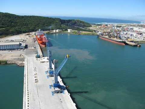 imbituba-e-destaque-na-geracao-de-empregos-1 O aumento da movimentação de cargas no Porto de Imbiutuba é um dos fatores que contribui para a posição alcançada pelo município - Foto:Divulgação/Notisul