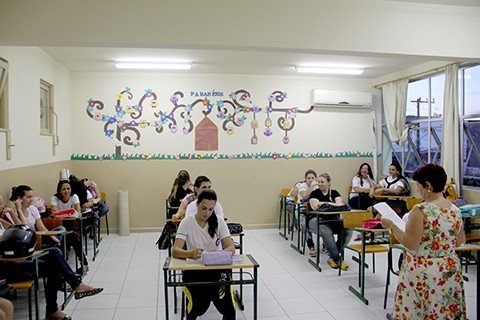 Há seis anos os climatizadores doados à Escola Estadual Senador Francisco Benjamin Gallotti ‘enfeitam’ as paredes. - Foto: Banco de Imagens/Jailson Vieira/Notisul.