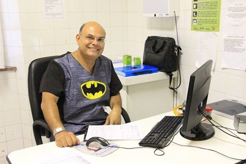 atendimento-medico-e-destaque-nacional-1 O pediatra André Calandrini resolveu adaptar o seu trabalho com o intuito de aproximar-se mais do paciente e deixá-lo confortável - Foto:Divulgação/Notisul