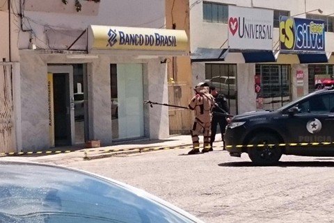 bope-e-acionado-para-retirar-explosivos-1 Para a retirada dos explosivos que não foram acionados, o Bope da capital foi chamado - Foto:Ligado no Sul/Divulgação/Notisul