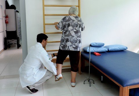 centro-de-fisioterapia-e-criado-1 Os usuários são atendidos com vários tipos de equipamentos - Foto: Prefeitura de Tubarão/Divulgação/Notisul