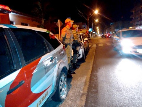 fiscalizacoes-serao-intensificadas-1 Durante um período ainda não divulgado, guarnições estarão localizadas nos dois municípios em ações de fiscalização de veículos - Foto:PM de Laguna/Divulgação/Notisul