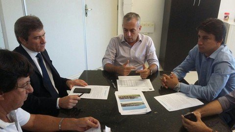 O secretário de estado da saúde, João Paulo Kleinubing, recebeu em mãos o pedido de R$ 4,2 milhões  -  Foto:Chênia Cenci/ADR Braço do Norte/Divulgação/Notisul