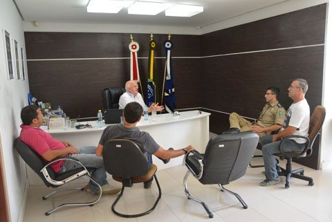 A reunião ocorreu entre os representantes da secretaria de segurança e patrimônio, Polícia Rodoviária Federal e o prefeito Olavio Falchetti  -  Foto:Luiz Fogaça/Prefeitura de Tubarão/Divulgação/Notisul