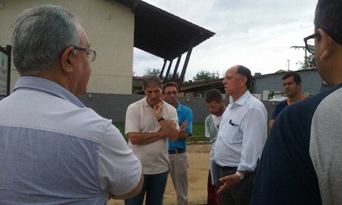 O secretário executivo de desenvolvimento regional Mauro Candemil reuniu-se com moradores e representantes do Dnit e da empresa que irá elaborar o projeto  -  Foto:Divulgação/Notisul