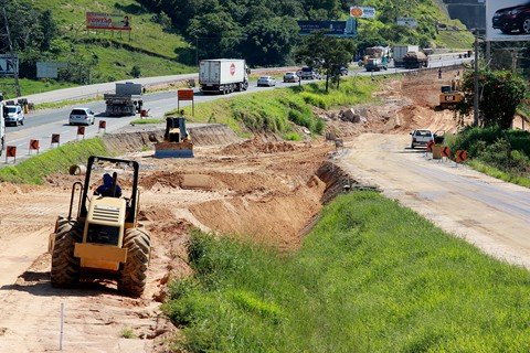 segunda-etapa-de-desvio-e-executada-1 A meta do consórcio Setep-Sotepa, contratado pelo Dnit-SC para executar a obra, é lançar a base de rochas na próxima semana, caso as condições climáticas permitam - Foto:Muriel Ricardo Albonico/Esga-Dnit/Divulgação/Notisul