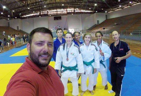 atletas-da-regiao-sao-destaque-no-estadual-1 A equipe liderada pelo professor Hunter foi destaque no estadual - Foto:ClickSul/Divulgação/Notisul
