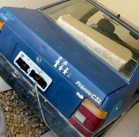 cliente-nao-paga-e-deixa-carro-na-garagem-1 O veículo deixado no motel tem registro de furto e estava com os documentos do proprietário - Foto:PM de Tubarão/Divulgação/Notisul