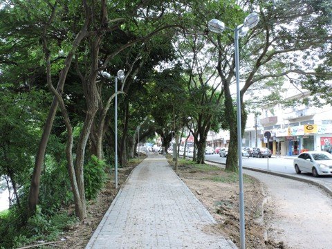 instalacao-de-postes-e-finalizada-1 A próxima etapa consiste na instalação de toda a fiação - Foto:Christian Ayala/Prefeitura de Tubarão/Divulgação/Notisul