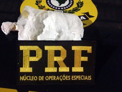 motociclista-e-detido-com-cocaina-1 O motociclista transportava 500 gramas de cocaína que seria vendida em Tubarão - Foto:PRF SC/Divulgação/Notisul