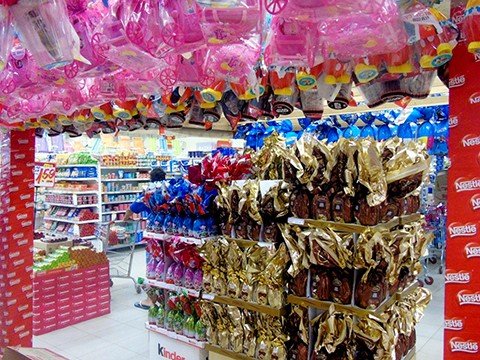 produtos-saudaveis-impulsionam-as-vendas-1 Parreiras com ovos de chocolate ganham ainda mais espaço nos supermercados da região. - Foto: Samira Pereira/Divulgação/Notisul.