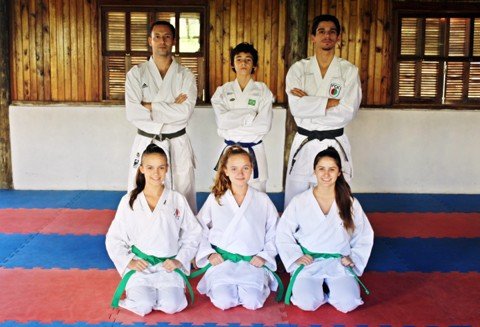 tubaronenses-garantem-vaga-na-selecao-brasileira-1 No total, cinco atletas acompanhados do técnico Fabricio de Souza participaram da competição, e Nicolas (C) e Laura (E) conquistaram vaga no sul americano - Foto:KBS Assessoria/Divulgação/Notisul