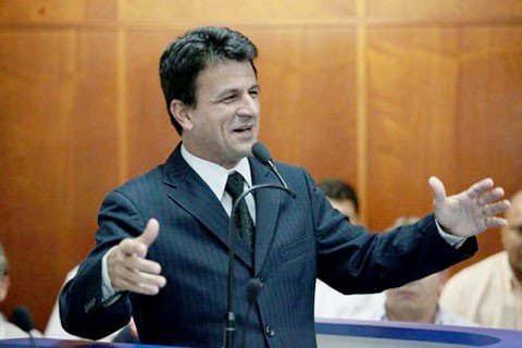  O presidente da Câmara de Vereadores, Edson Firmino, afirma que a redução ou o aumento salarial deverão ser discutidos nos próximos meses  -  Foto:Divulgação/Notisul