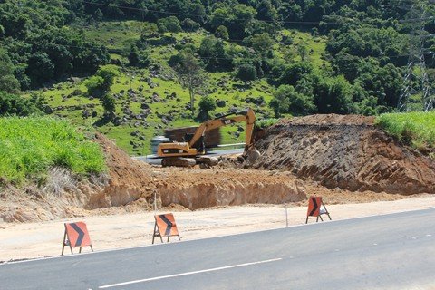 viaduto-comeca-a-ser-construido-1 Os trabalhos de construção continuarão nos próximos dias, dentro das condições de tempo estável - Foto:Muriel Albonico/Esga-Dnit-SC/Divulgação/Notisul