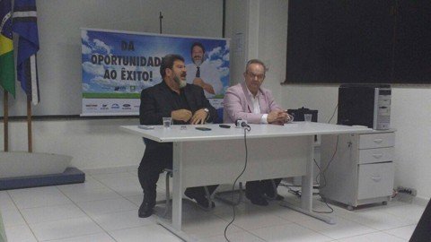 Antes da palestra, Cortella atendeu a imprensa acompanhado do reitor da Unisul, Sebastião Salésio Herdt  -  Foto:Matheus Aguiar/Divulgação