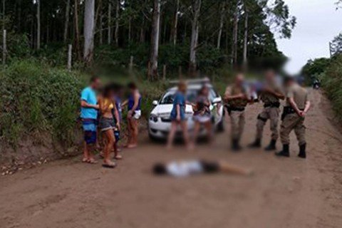adolescente-e-baleado-pelas-costas-1 Marcos foi atingido por vários tiros, um deles lhe atingiu as costas e foi fatal - Foto:Divulgação/Notisul