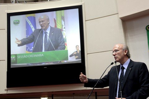 deka-assume-como-deputado-1 Deka tem como meta principal buscar ações que beneficiem os municípios da Amurel, em especial Tubarão - Foto:Eduardo G. de Oliveira/Agência AL/Divulgação/Notisul