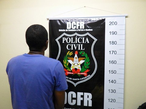 homem-e-preso-apos-diversos-golpes-1 Ele é natural de Tubarão, mas atuou em quatro estados brasileiros - Bruna Teixeira/DIC/Divulgação/Notisul