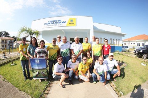 idosos-recebem-capacitacao-em-jardinagem-1 Os 20 alunos tiveram desde aulas básicas até a prática técnica da jardinagem - Foto:Claudio Lima/Prefeitura de Imbituba/Divulgação/Notisul