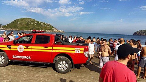 jovem-de-20-anos-morre-afogado-1 O jovem já foi resgatado sem vida, quase três horas depois de desaparecer. Foto: RSC Portal/Divulgação/Notisul.