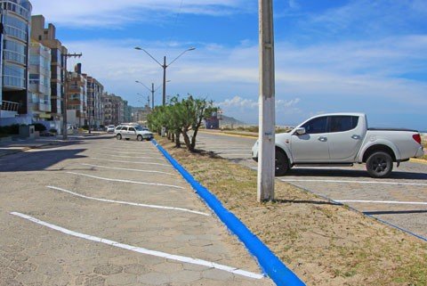 A Guarda Municipal e a Polícia Militar exercem a função no que diz respeito ao cumprimento e o respeito de trafegabilidade do direito ao estacionamento de deficientes físicos, idosos, motociclistas e carga e descarga  - Foto:Elvis Palma/Divulgação/Notisul