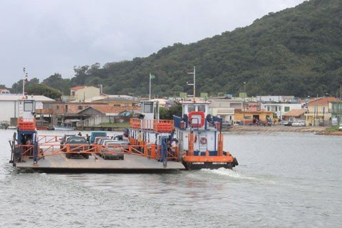 moradores-pedem-banheiro-e-desconto-de-50-1 A tarifa para o transporte de veículos leves, como carros e vans, por exemplo, sai pelo preço de R$ 12,00 - Foto:Elvis Palma/ Divulgação/Notisul