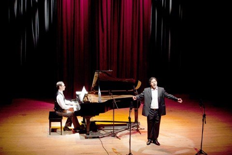 recital-sera-apresentado-somente-para-criancas-1 O pianista Alexandre Dietrich e o barítono Fernando de Carli compõem o dueto do espetáculo - Foto:Divulgação/Notisul