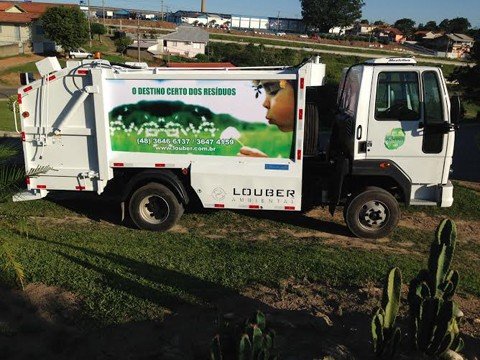 A coleta é realizada diariamente no Centro e duas vezes por semana nas demais áreas urbanas  - Foto:Louber Ambiental/Divulgação/Notisul