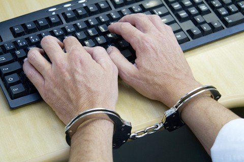 Uma das propostas é para quem violar os “termos de uso” de um site, que poderá ser preso por dois anos. - Foto: Divulgação/Notisul.