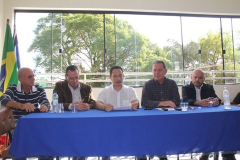 O ex-deputado e a executiva do PP reuniram a imprensa na manhã desta segunda-feira para anunciar a decisão - Foto: Priscila Loch/Notisul