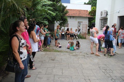 mais-3-mil-doses-sao-entregues-1 Filas são constatadas todos os dias nos postos desde o início da campanha, último dia 25 - Foto:Rafael Andrade/Notisul