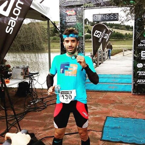 maratonista-da-regiao-e-prata-em-mundial-1 Guilherme exibe orgulhoso a prata conquistada em etapa do Mundial. - Foto: Divulgação/Notisul.